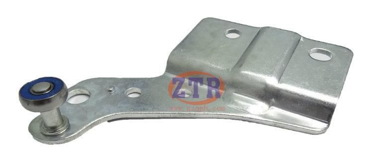 Auto Parts Middle Door Upper Pulley for Navara E26 82400-3xa0a