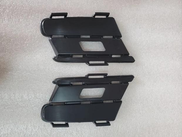 Car Accessories Fog Lamp Cover 52128-02070 52127-02080 for Toyota Matrix 2003 2004