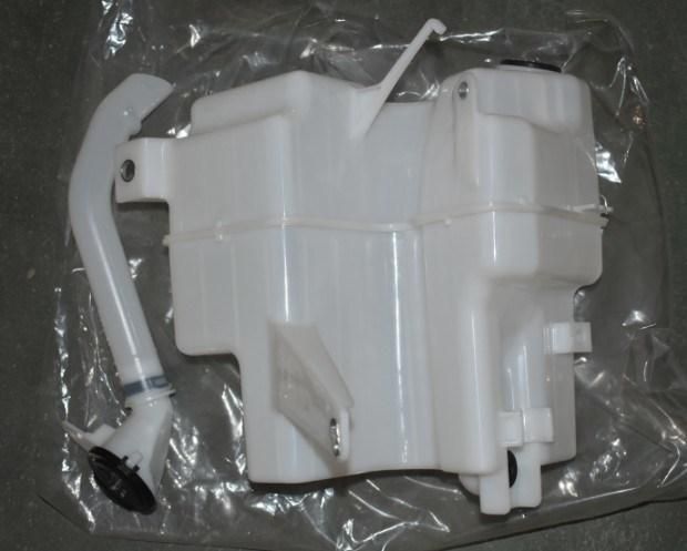 Car Parts Water Tank 85315-33530 85315-33520-M for Toyota Camry 2018 2019 Le