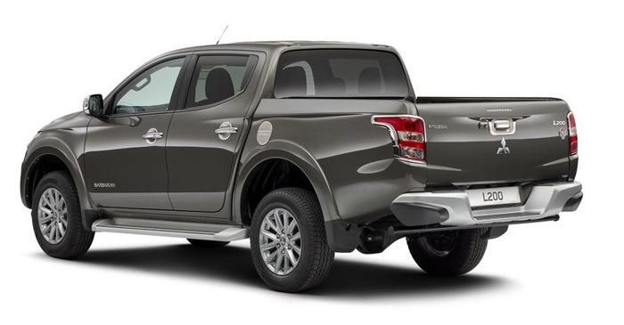 Car Parts OE Style Rear Step Bumper Bar for Mitsubishi Triton L200 2015 2016 2018
