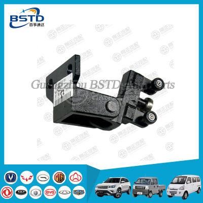 High Quality Car Auto Parts Sliding Door Hinge Right for Changan Ruixing M80/G101 (6206120-AT02-AA)