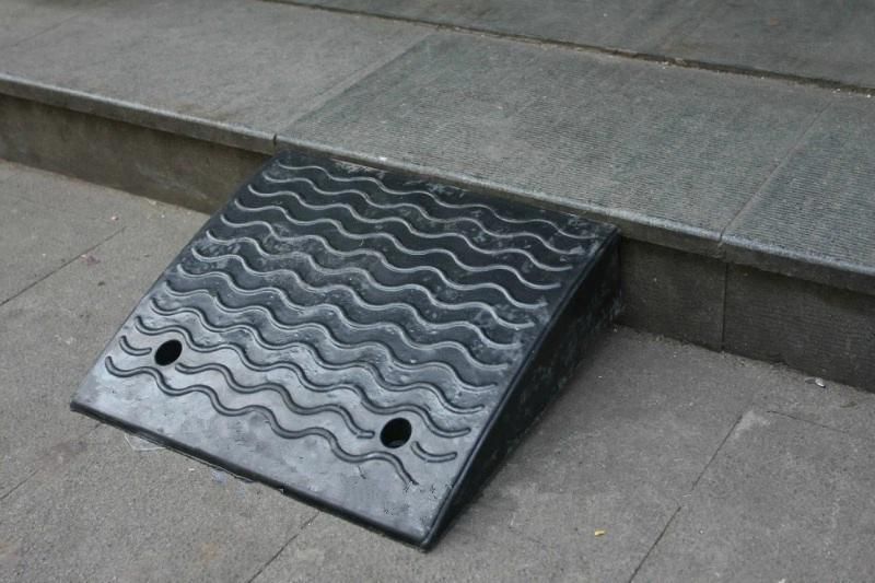 6 Tons Hydraulic Container Loading Dock Ramp Lift Electric Loading Dock Ramps