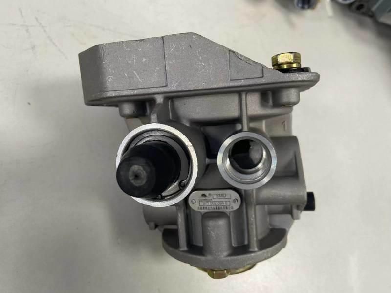 Factory Price Brake Valve Truck Accessories 9710023040