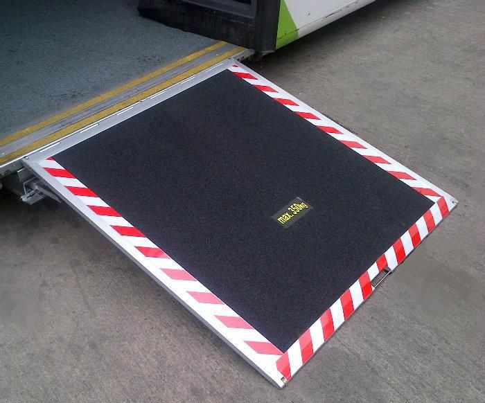 Ce Certified Wheelchair Loading Ramp for Bus with Loading 350kg