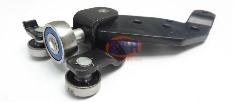 Auto Parts Middle Door Lower Pulley for Toyota Hiace 68039-26060